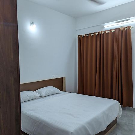 Jayalakshmi Residency Hotel Vaduvanchal Ngoại thất bức ảnh