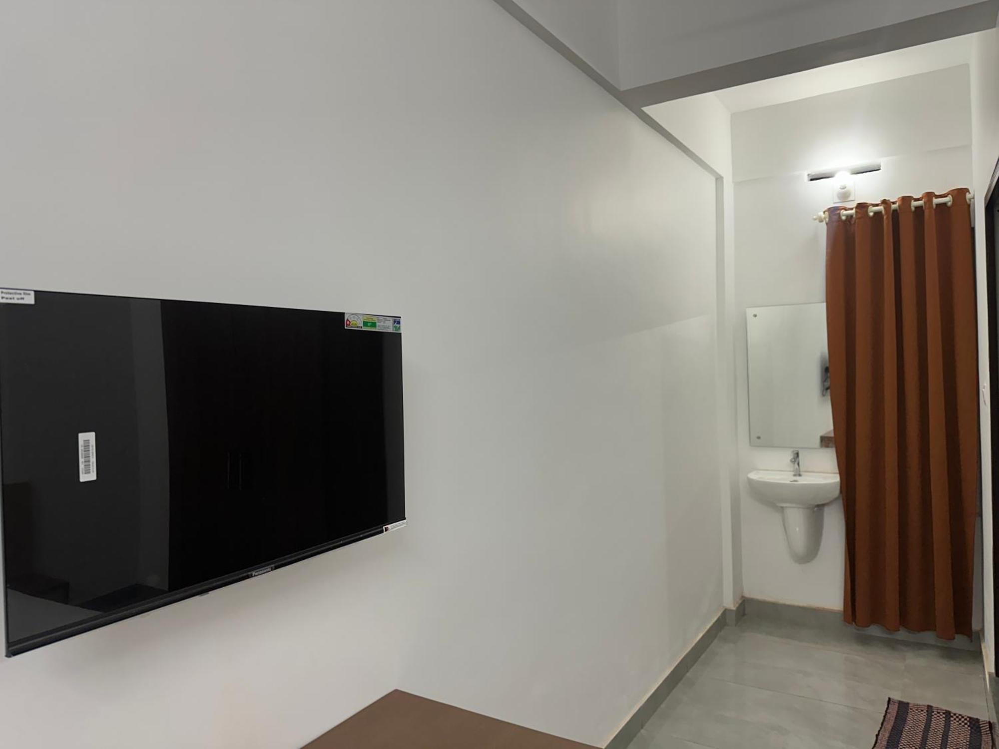 Jayalakshmi Residency Hotel Vaduvanchal Ngoại thất bức ảnh