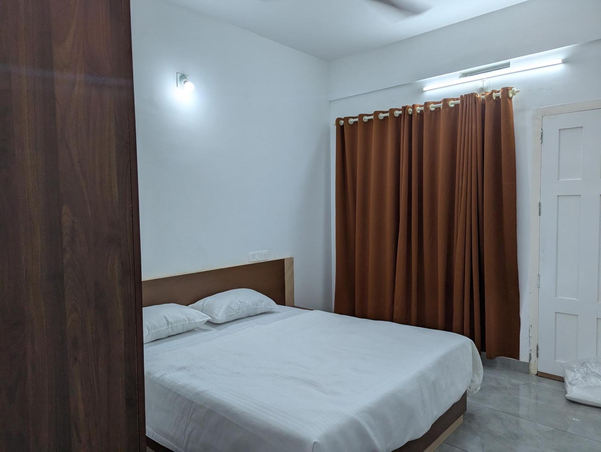 Jayalakshmi Residency Hotel Vaduvanchal Ngoại thất bức ảnh