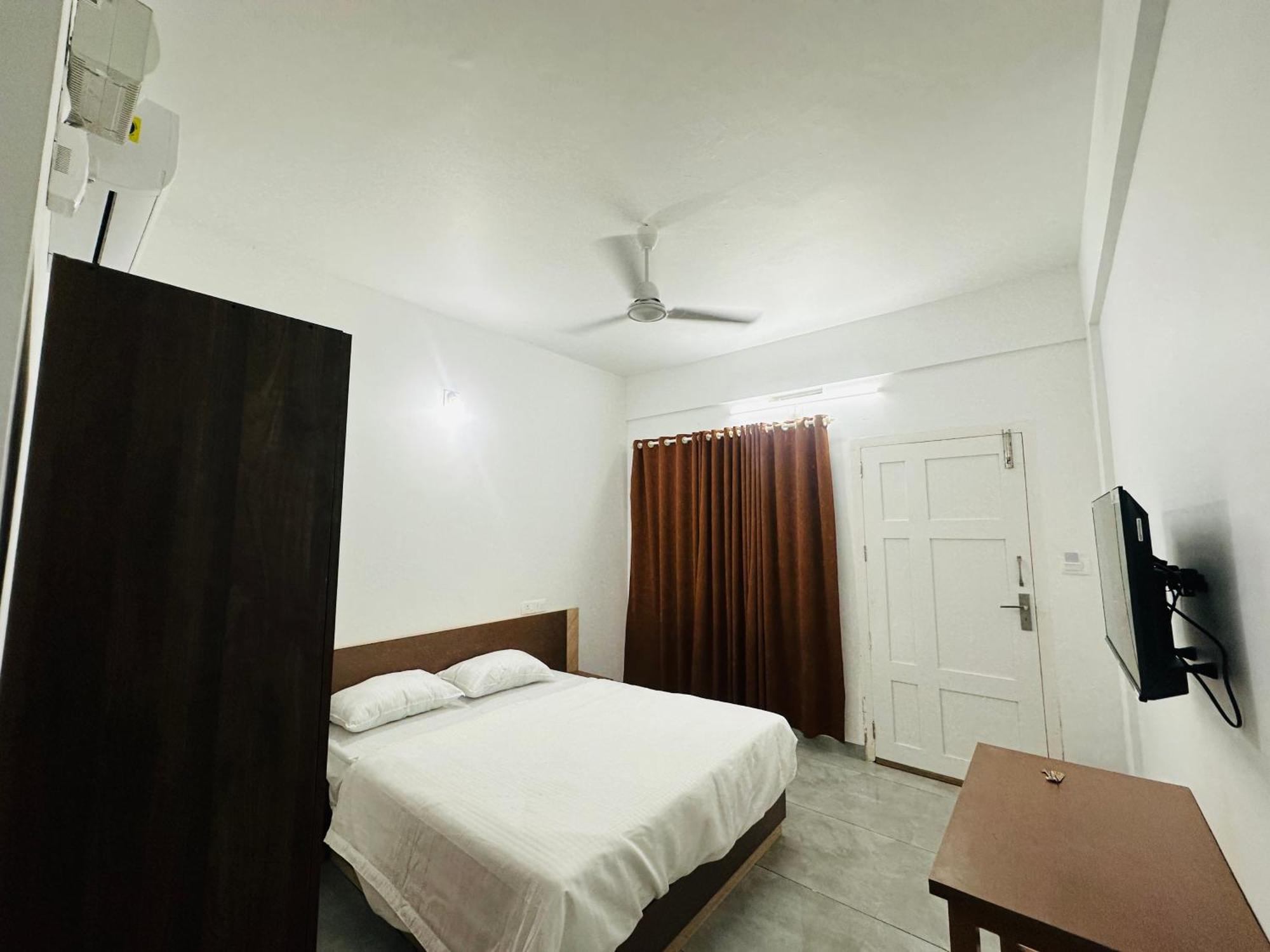 Jayalakshmi Residency Hotel Vaduvanchal Ngoại thất bức ảnh
