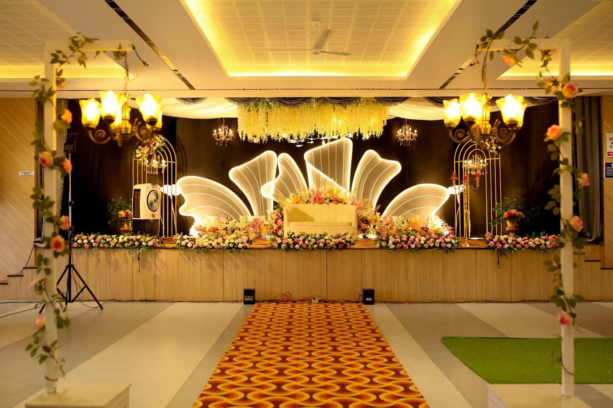 Jayalakshmi Residency Hotel Vaduvanchal Ngoại thất bức ảnh