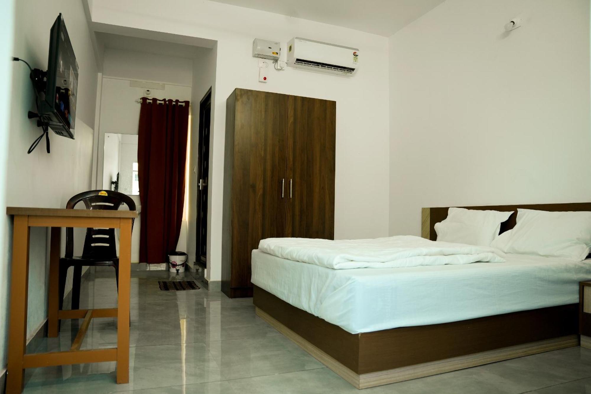 Jayalakshmi Residency Hotel Vaduvanchal Ngoại thất bức ảnh