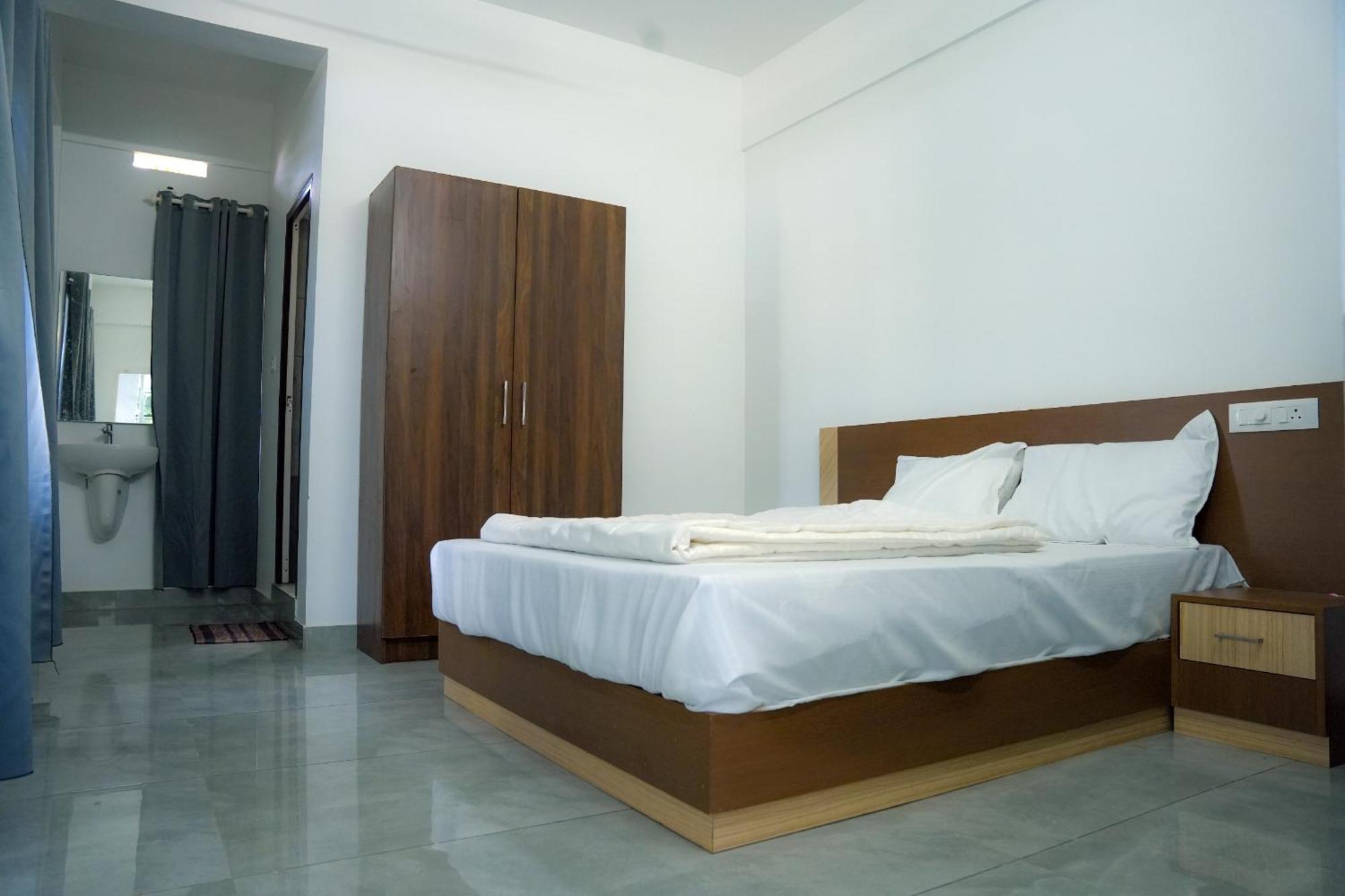 Jayalakshmi Residency Hotel Vaduvanchal Ngoại thất bức ảnh