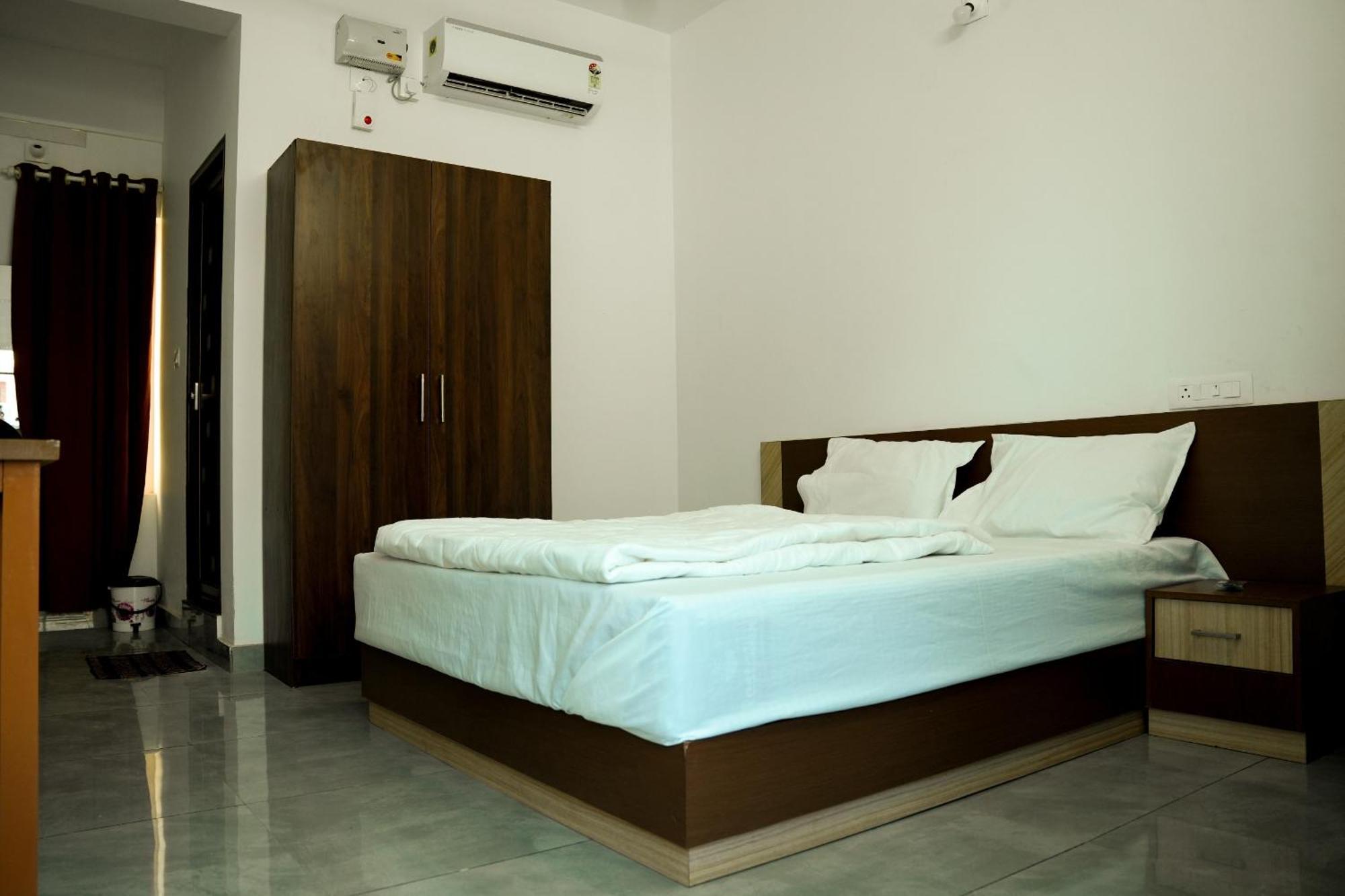 Jayalakshmi Residency Hotel Vaduvanchal Ngoại thất bức ảnh