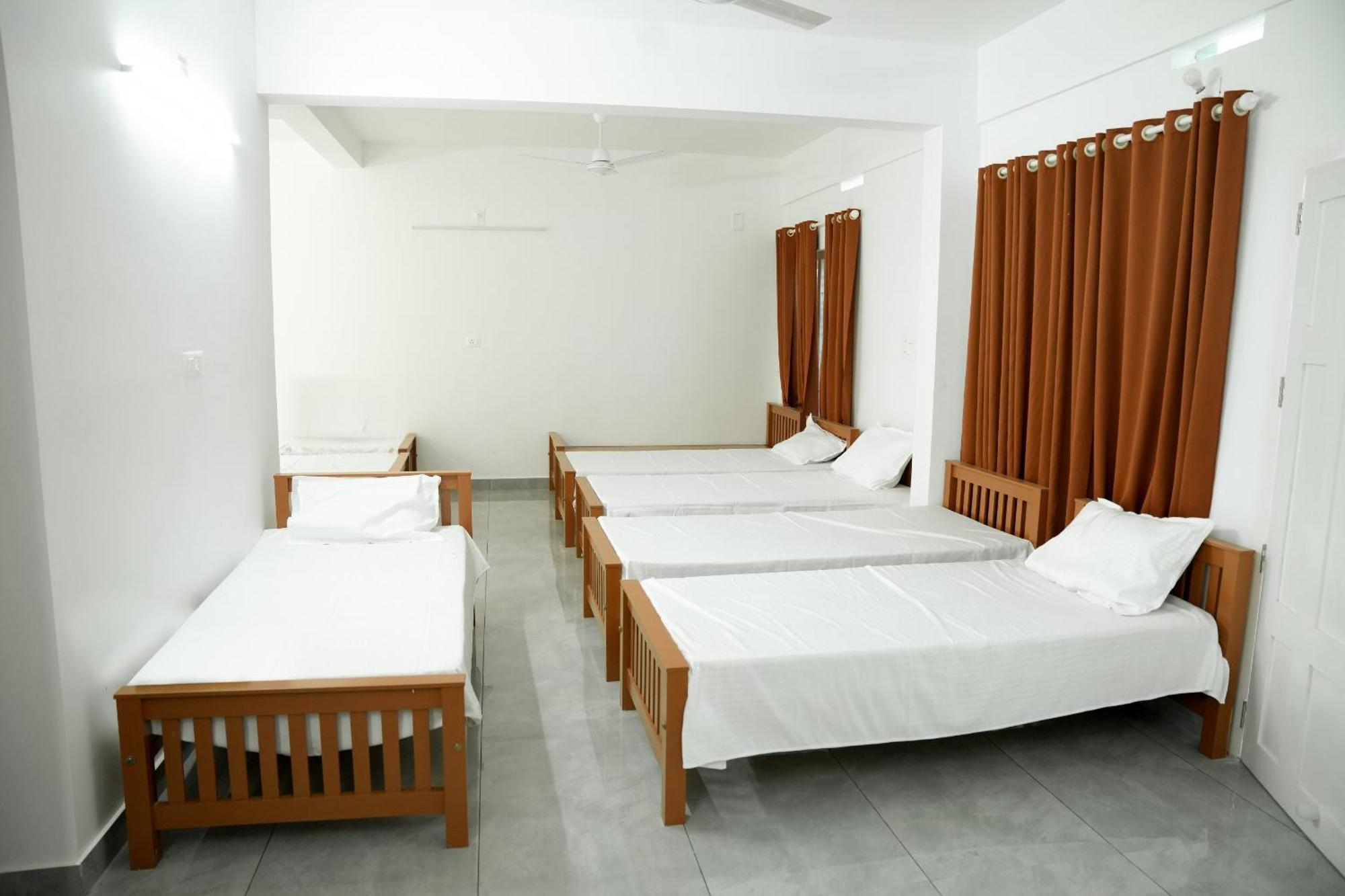 Jayalakshmi Residency Hotel Vaduvanchal Ngoại thất bức ảnh