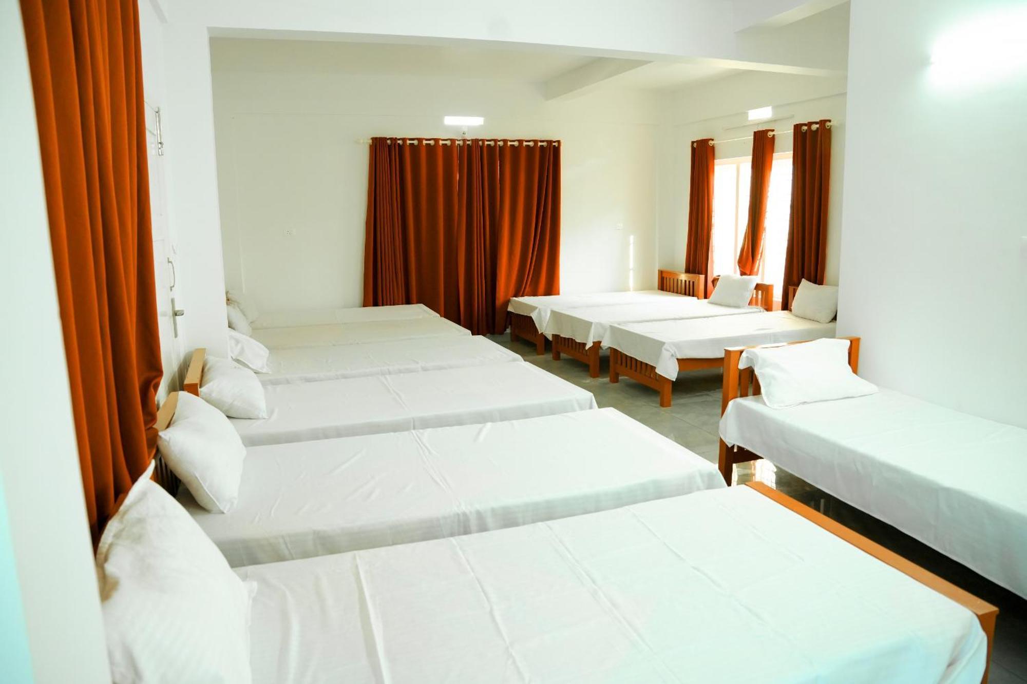 Jayalakshmi Residency Hotel Vaduvanchal Ngoại thất bức ảnh