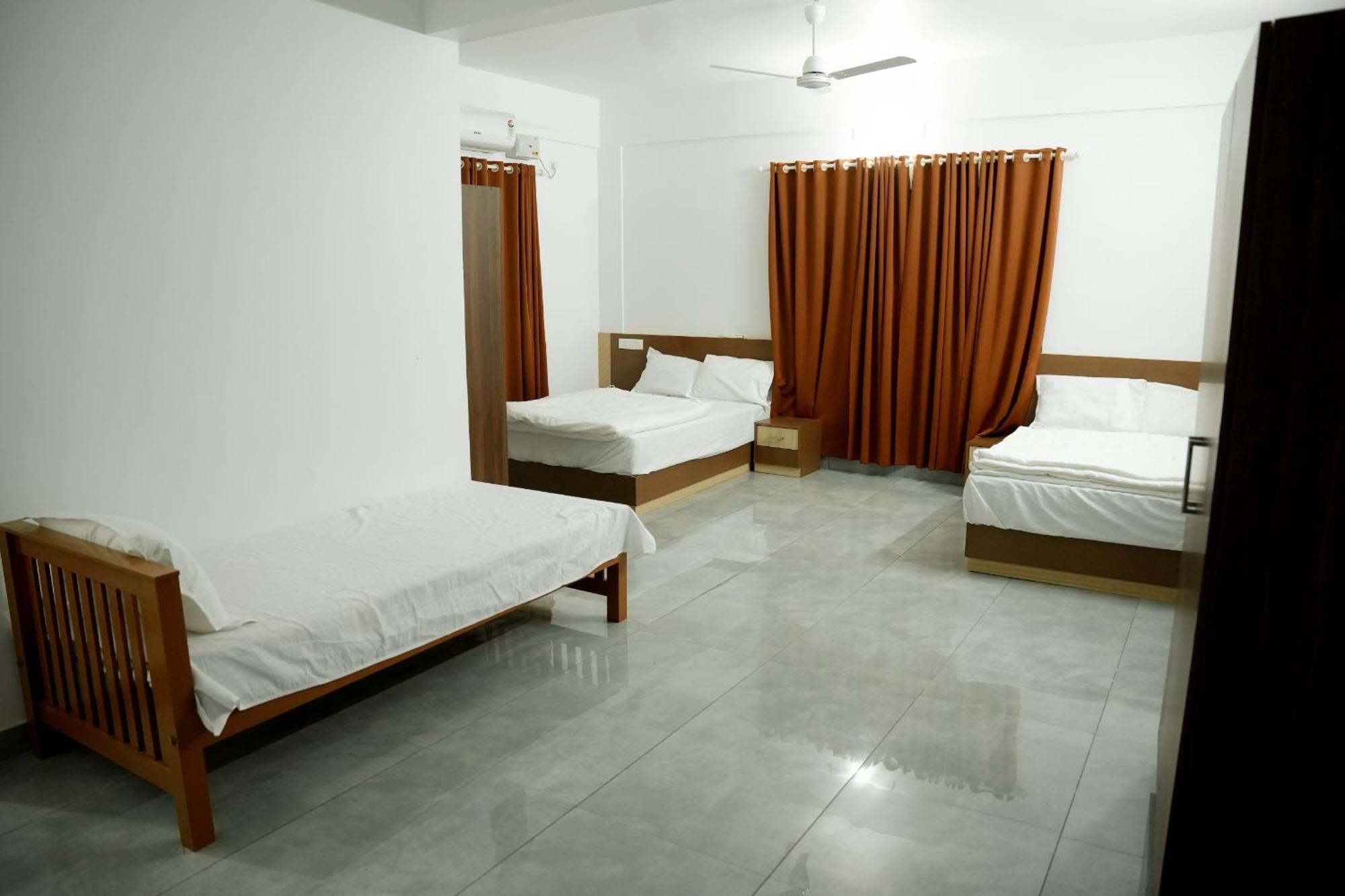 Jayalakshmi Residency Hotel Vaduvanchal Ngoại thất bức ảnh