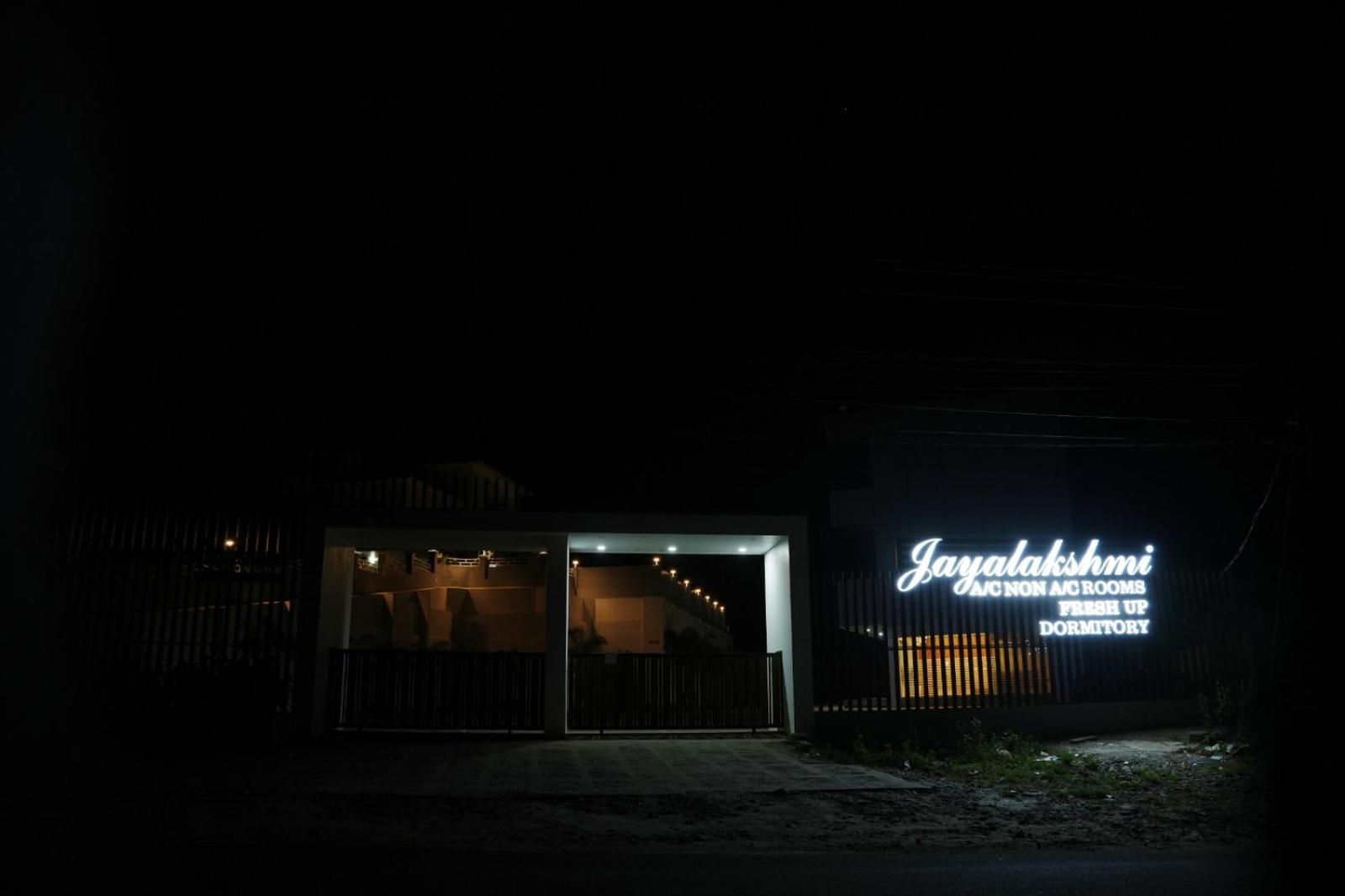 Jayalakshmi Residency Hotel Vaduvanchal Ngoại thất bức ảnh